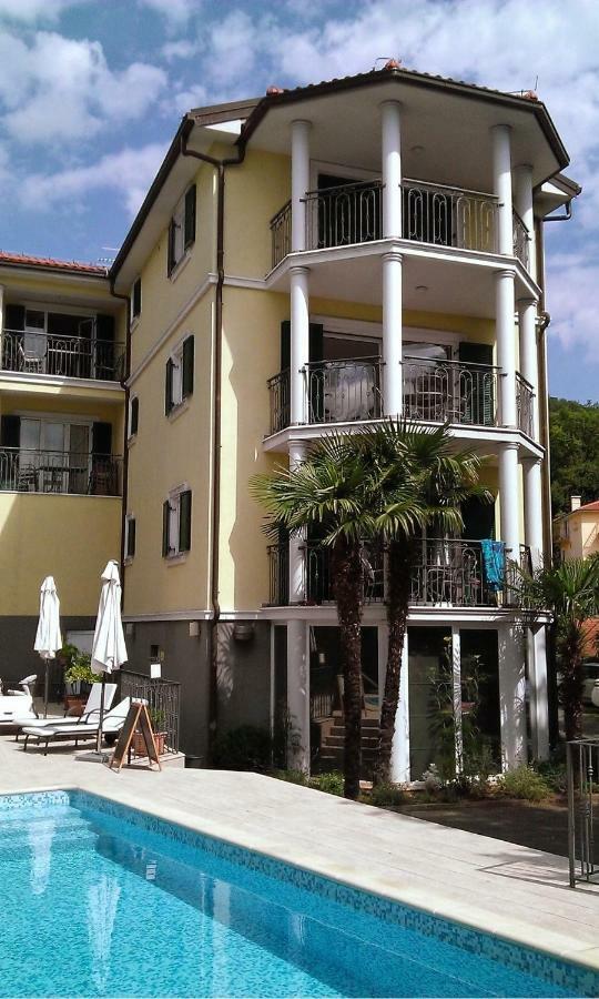 Apartma Maria 10 With Swimming Pool