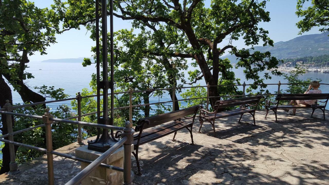 Maria 10 With Swimming Pool Apartma Opatija