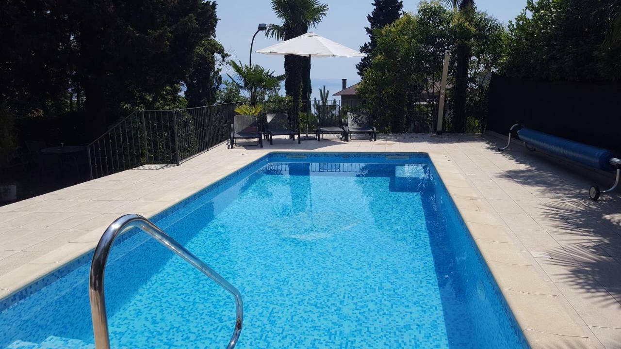 Apartma Maria 10 With Swimming Pool